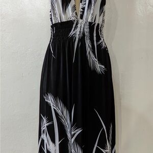 Elegant Black and White Maxi Dress